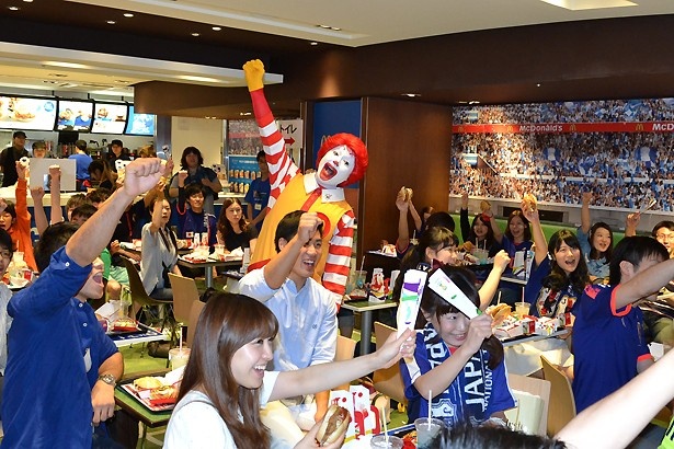 ドナルドとW杯観戦！マクドナルドでパブリックビューイング!!