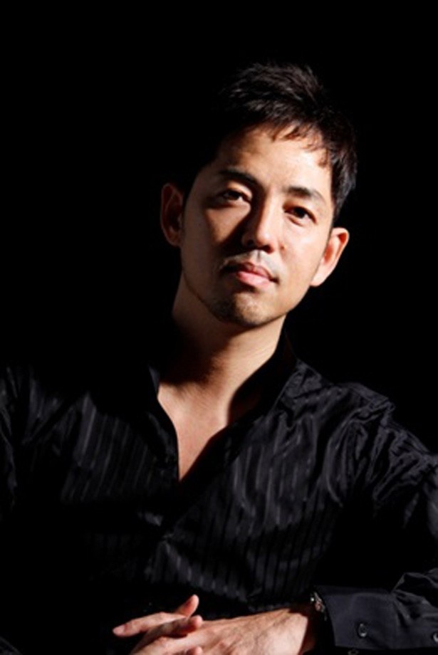内匠氏はメイク術の自著ももつメイクアップアーティスト。プロの技法を体感しよう
