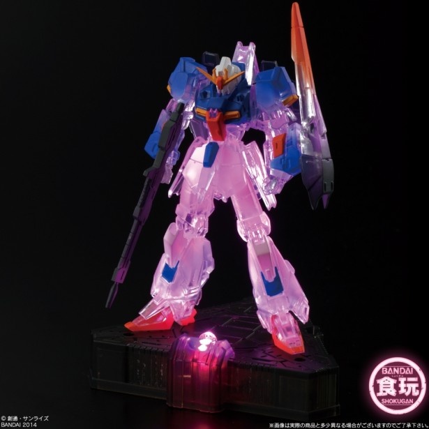 赤い光を浴びて立つZガンダム