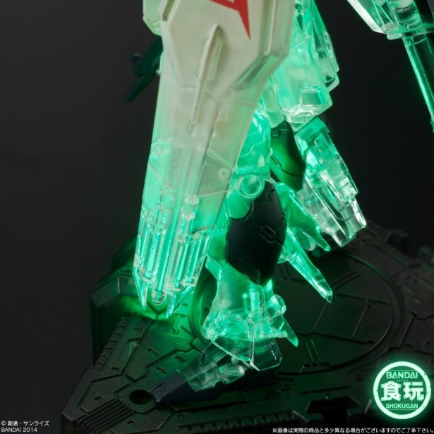 νガンダムの斜め後ろからの足のアップ