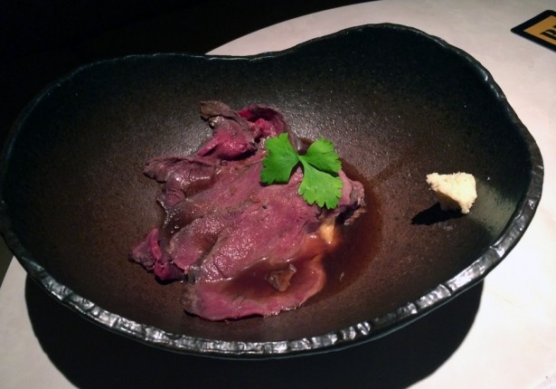 豪州黒牛を使った「総料理長自慢のローストビーフ」（680円）
