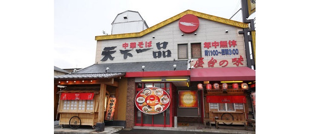 京都にある、1号線下鳥羽店には、屋台の複製も飾られている