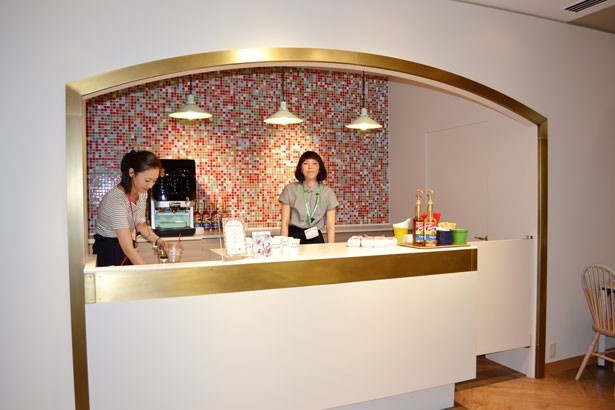 店内にはドリンクカウンターも設けられている