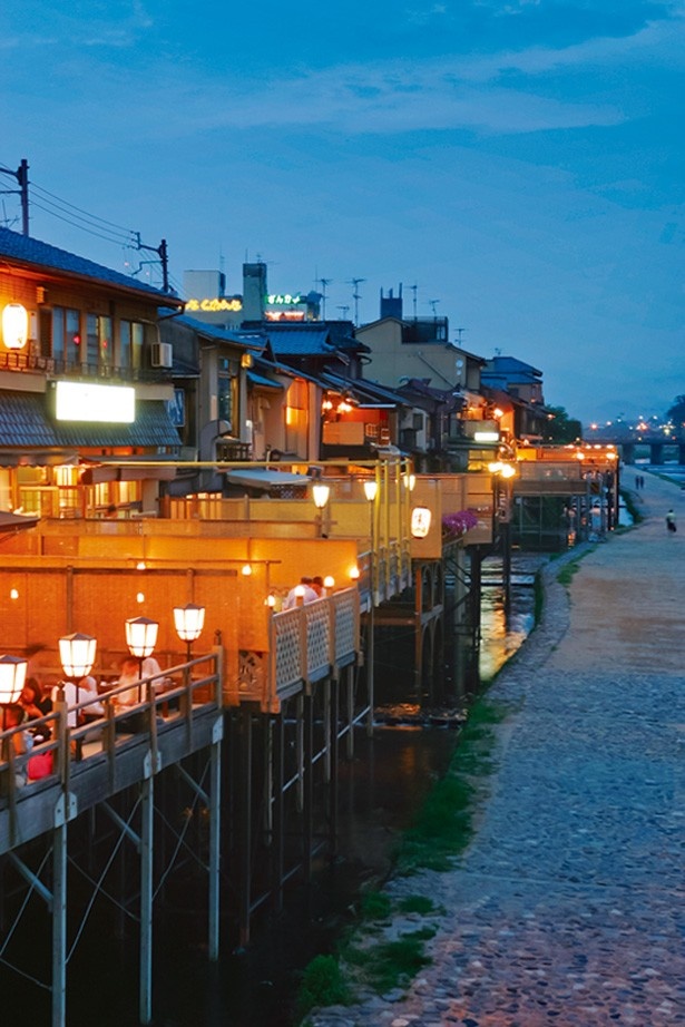 京都の夏の風物詩「川床」の情報も満載！
