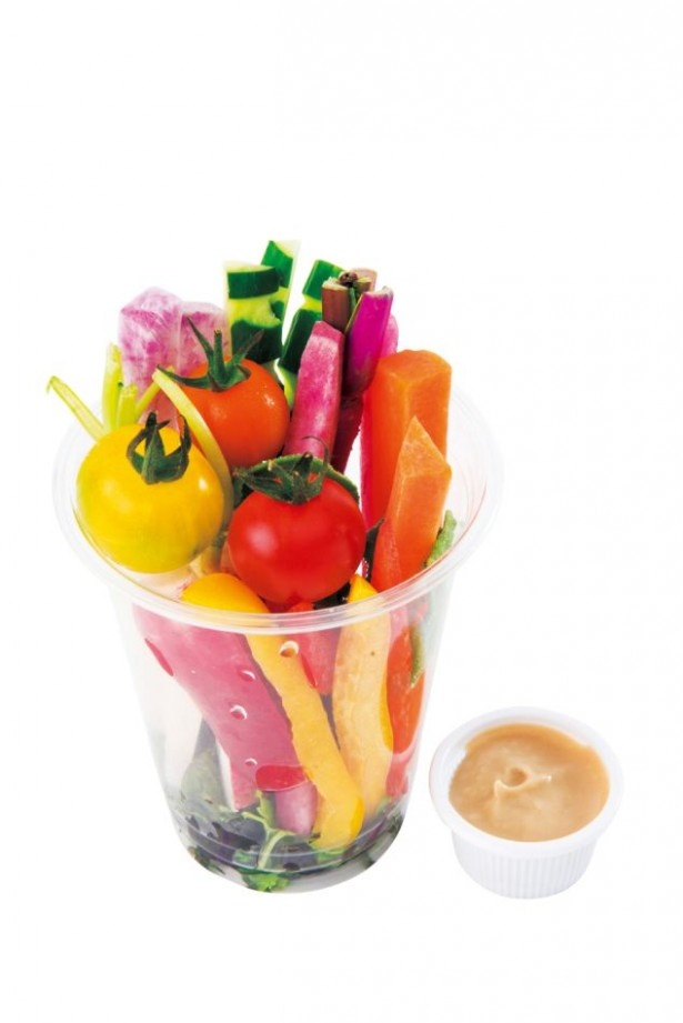 特製ディップ付きの、鎌倉野菜のバーニャカウダ(580円)は7月4日(金)までの期間限定