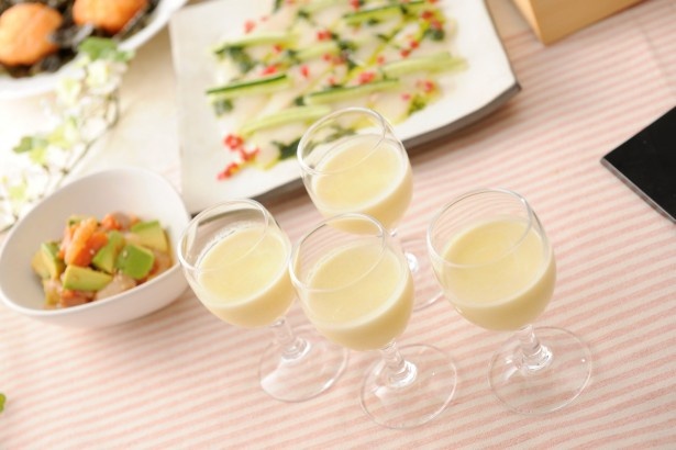 グラスに入っておしゃれになった季節の食材を使ったすり流し
