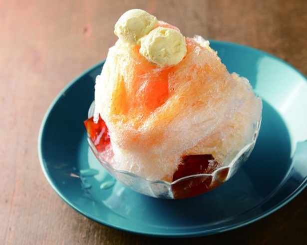 アッサムティーで氷を味わう紅茶みつかき氷。添えられた紅茶ゼリーと楽しんで