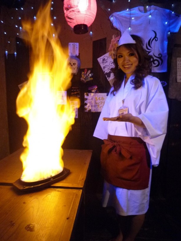 ゆうれい居酒屋 遊麗の名物料理「スペアリブの火葬焼き」