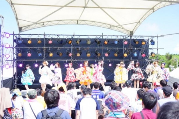 新曲用の新衣装で舞ったSUPER☆GiRLS