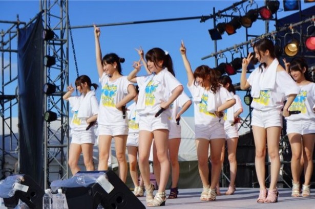 10人編成でパフォーマンスしたアイドリング!!!