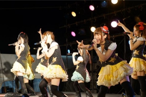 9人息ピッタリのダンスパフォーマンスは圧巻！
