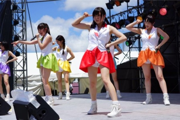 パステルカラーの衣装で魅せるi☆Ris