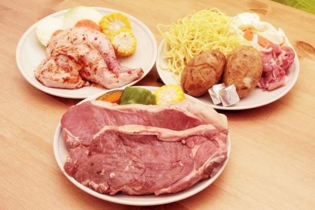 牧場直送の高品質な中野黒豚など、BBQ場では新鮮でおいしい肉を用意