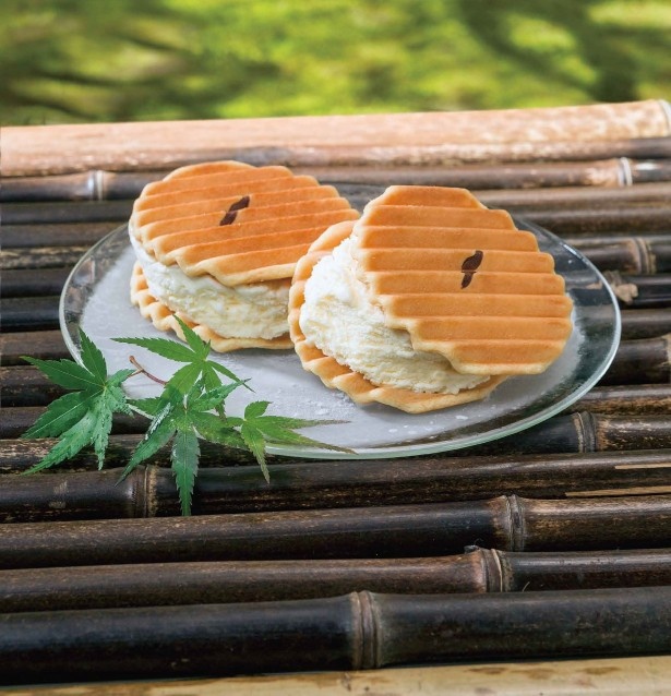 せんべいでアイスをサンド!?お土産で人気の千寿せんべいにアイスバージョンが期間限定登場