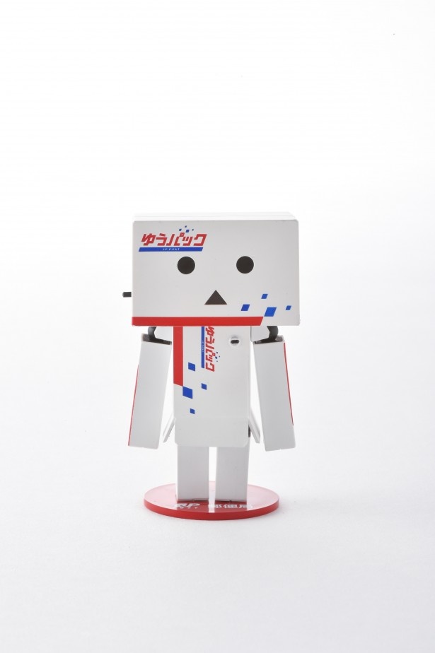 ゆうパックの箱が愛おしいキャラクターに変身！「よつばと！」とコラボのフィギュアが登場