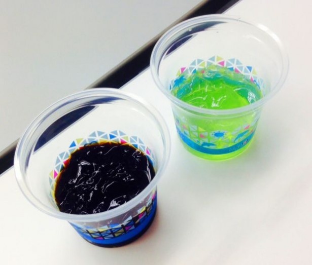 「ゼリーカップサンデー」はコーヒーゼリーorマスカットゼリーの上に、好きなアイスを乗せて食べることができる