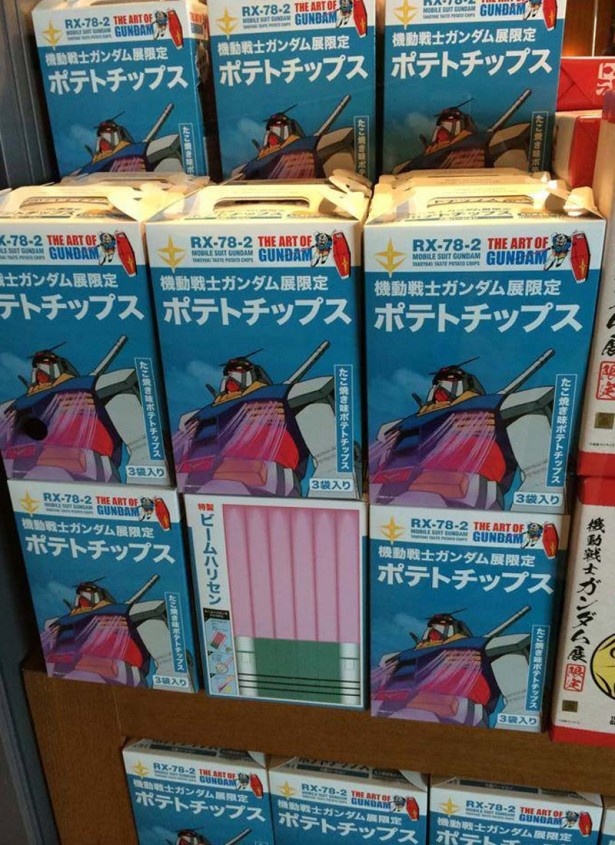 ガンダムポテトチップスなどお土産も多数販売
