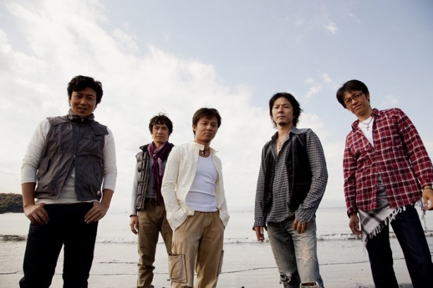 川本昭彦、幸村吉也、縄田晋、福永吉洋、平野亙の5人で2005年に結成された