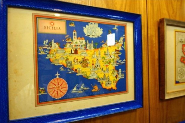 エレベーター内にはイタリアの古地図が