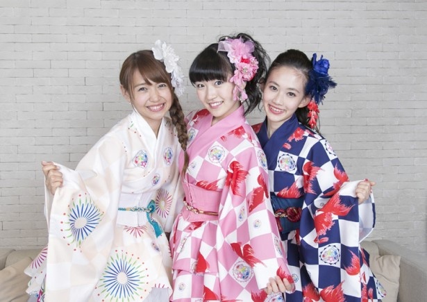 志村理佳、前島亜美、勝田梨乃（左から）。「新曲はパワーのある楽曲」と語る