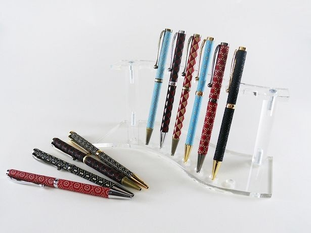 隠れた逸品や未来へ継承すべき職人技術の再生活動に力を入れている。印伝ボールペンで単独開発部門優秀賞【葛飾区の有限責任事業組合コ・ラボ】