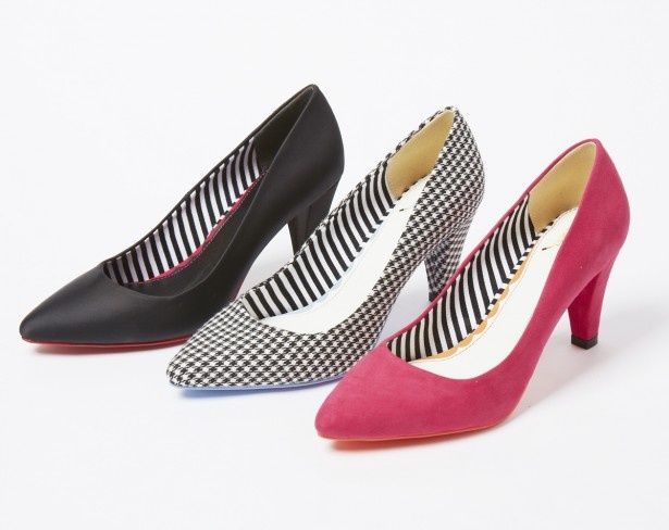 【写真を見る】バービーらしいPOPなデザインの「Barbie(ハート)RANDA pumps」
