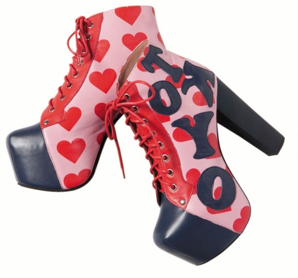 【写真を見る】JEFFREY CAMPBELLの代表作「LITA」のTOKYOバージョン
