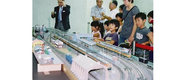 本物さながらのジオラマでの操作体験は大人も楽しめる
