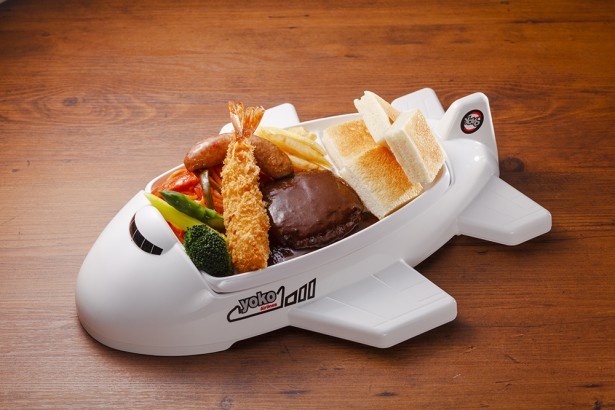 「キッズプレート」(税抜980円)。飛行機をイメージした食器と小さなトーストが可愛らしい