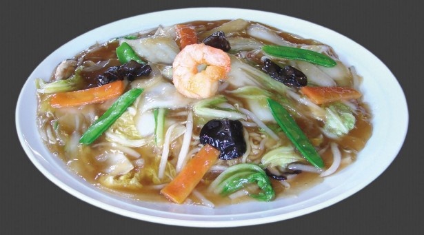 道産小麦粉100％の専用麺は喉ごしなめらか。具材たっぷりの小樽のソウルフード/じょっぱり亭の「小樽あんかけ焼そば」