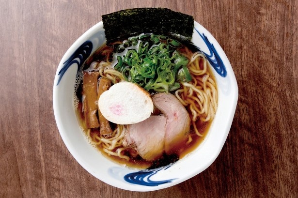 鶏白湯（パイタン）で人気の店が魚介系オンリーの絶品ラーメンを生み出した！/我流麺舞 飛燕の「煮干し中華そば」