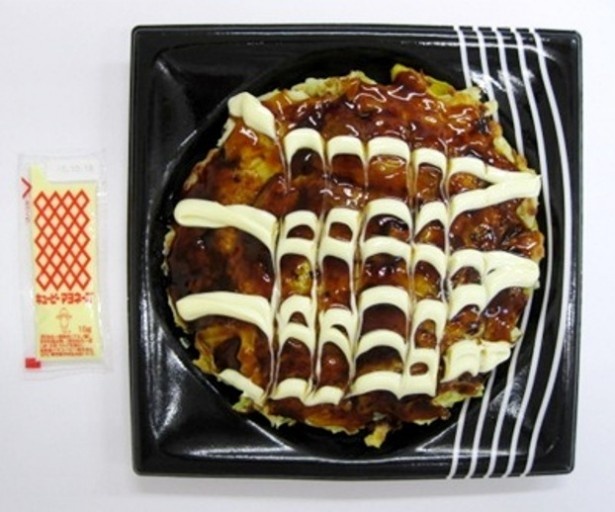 お好み焼きの生地と豚肉の量が通常の2倍というボリューム感のある「俺の　豚玉」