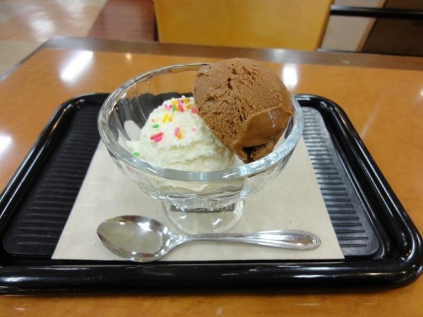 「カフェエスカーサ」では体験者にアイスのプレゼントも
