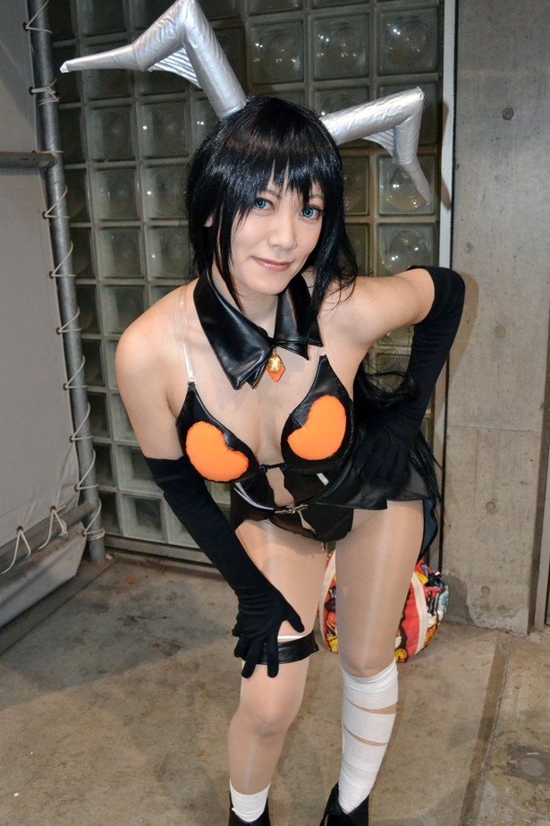 【写真を見る】超セクシー！「ウルトラ怪獣擬人化計画」のゼットンさんに扮したしゃけさん