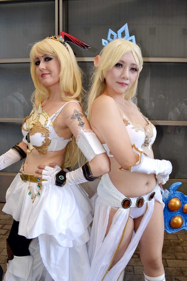 ファンタジックな衣装が魅力的なcelecteさん(左)と織部さん(右)