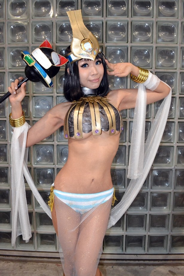 「クイーンズブレイド」のメナスに扮するANNAさん