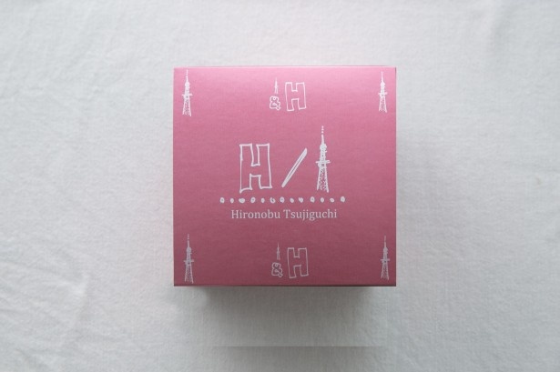 パッケージもキュート！各商品ごとにデザインが異なる(写真は辻口博啓パティシエの「ダックワーズ」)