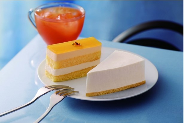 オレンジムースとレアチーズムースを重ねた「オレンジとチーズの2層ケーキ」