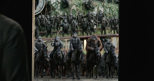 約90％が絶滅した人類は、猿たちと一触即発の事態を迎えることに