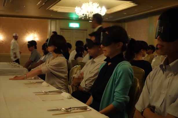 食事が始まる前の様子