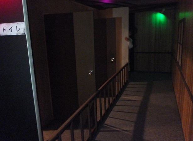 不気味なトイレ。1つ1つトイレを見ていくと・・・