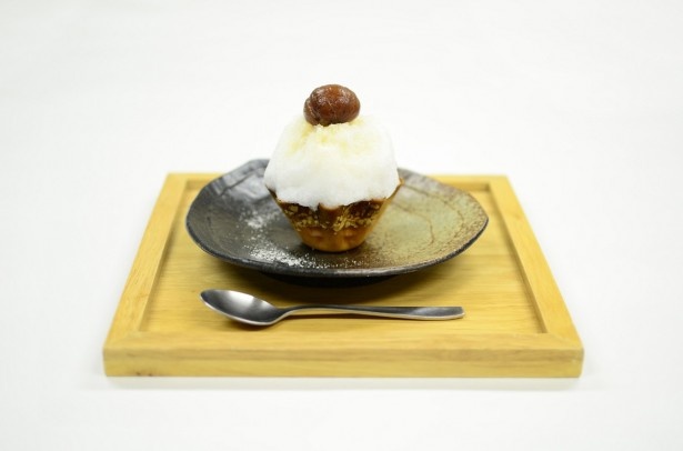 「秋のかき氷 ほんのり暖か 淡雪のモンブラン」(972円)