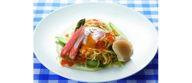 北海道と九州のコラボメニュー「春のパスタ・トッピング3種のせ」(1544円)