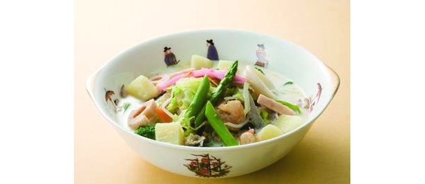 ミルク入りのスープはマイルドな味「野菜いっぱいのちゃんぽん」(1260円)