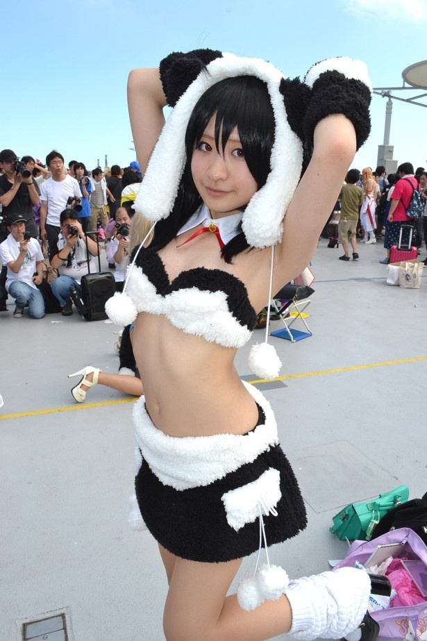 「ラブライブ！」のパンダにこに扮するドメさん