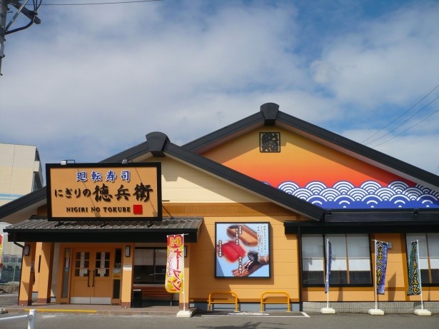 「にぎりの徳兵衛」は総合2位。店内は落ち着いた雰囲気