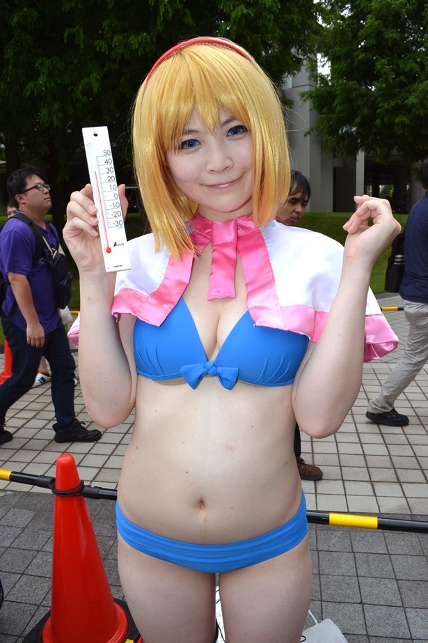 東方レースクイーンズのアリス・マーガトロイドに扮する、さらさらかのん弱酸性