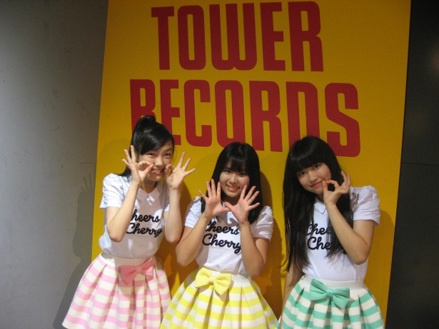 イメージカラーはピンクの上野天音、黄色の吉仲葵、水色の深田聖奈。