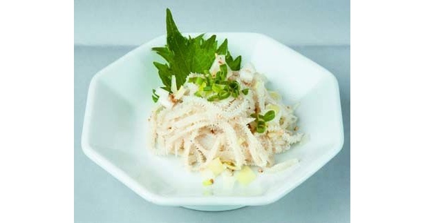 ビールが進む白センマイは塩味だ(430円/もつやき処 い志井)