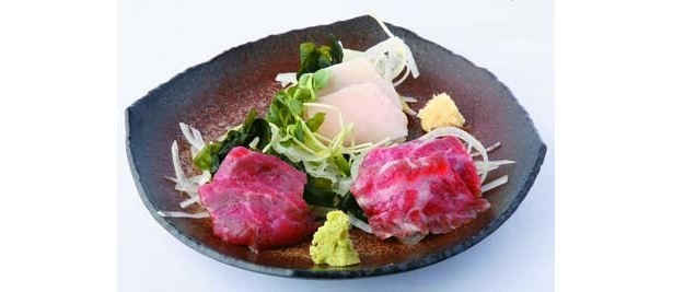 赤身・霜降り・たてがみの3点盛り(820円/馬肉料理専門店 馬)